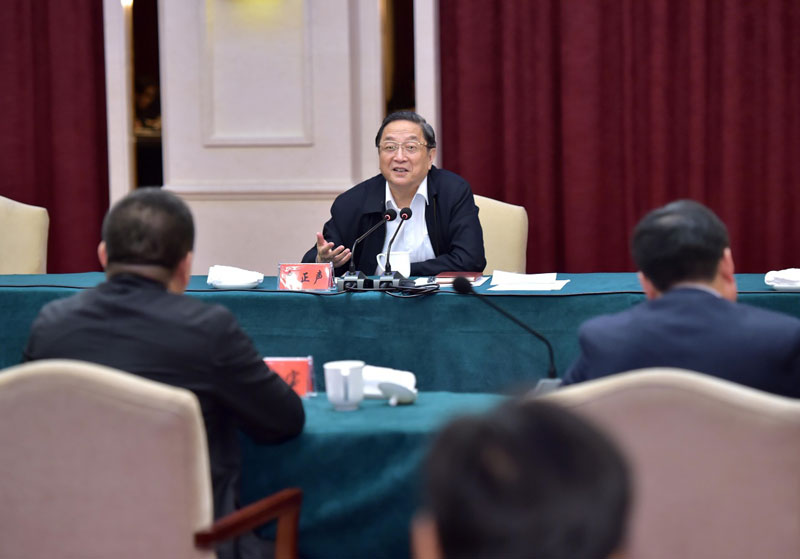 中共中央政治局常委、全国政协主席俞正声在延吉市召开民营企业家座谈会听取集团董事长吕爱辉汇报