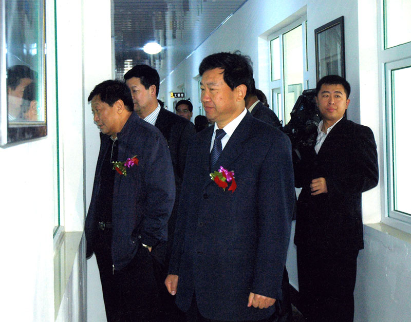州人大副主任张富奎、州政府副州长栾胜宽视察